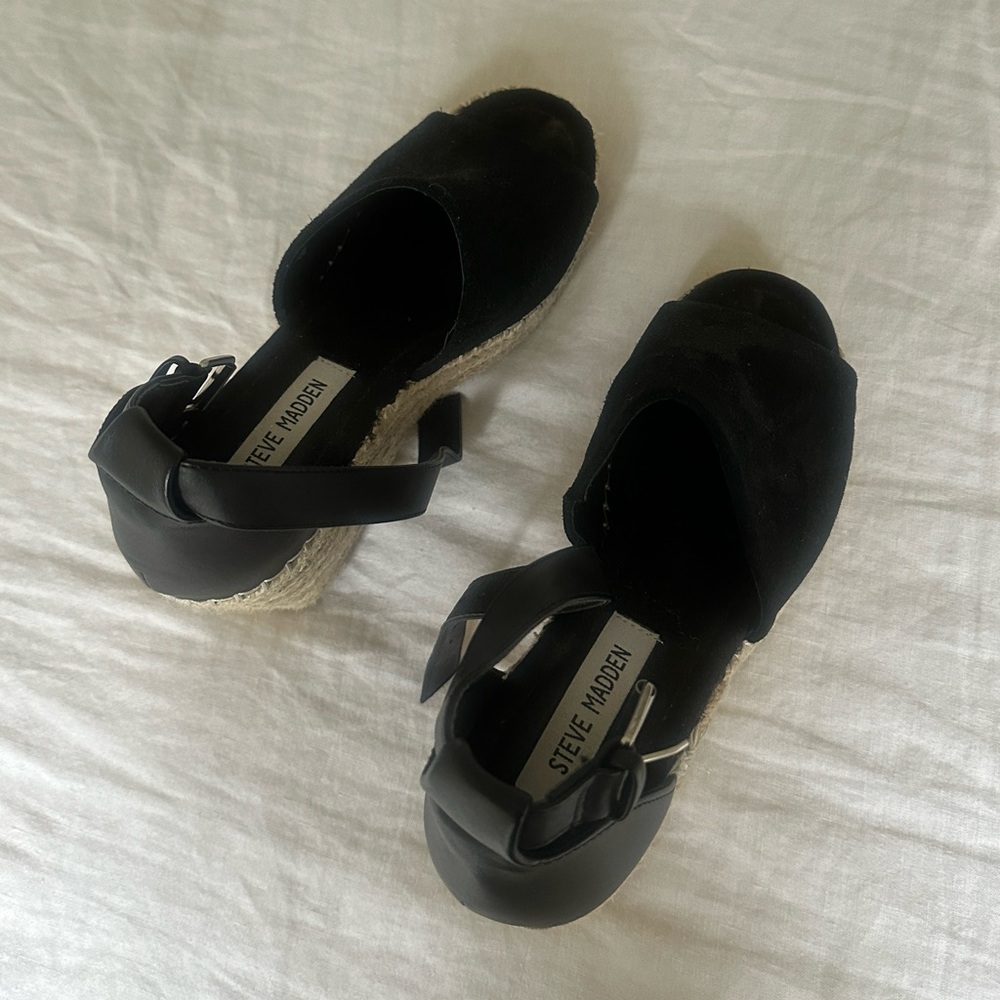 Steve Madden black wedges